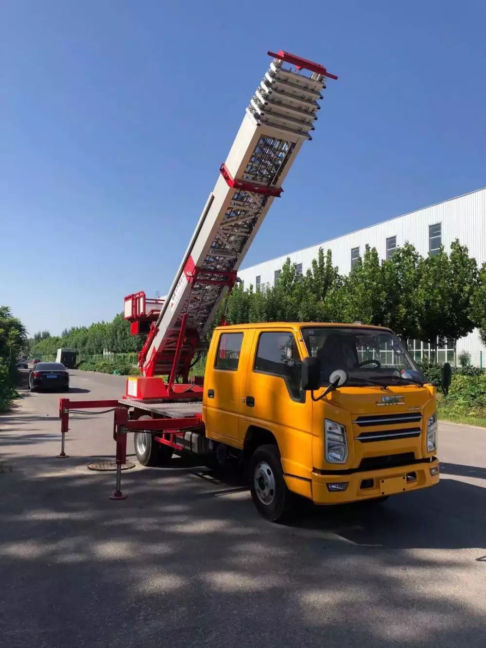 嵩县附近的云梯车出租服务：轻松解决高空作业需求